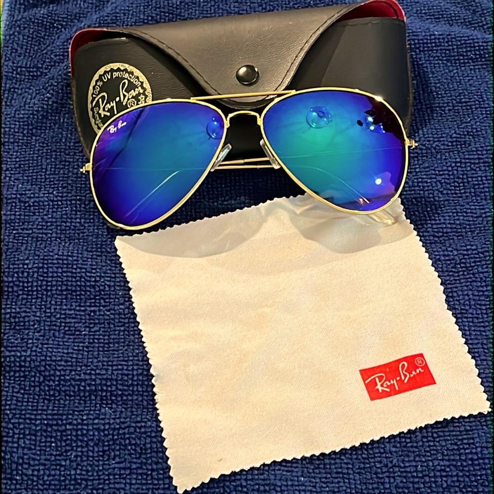Brand: Ray-Ban 
Ray-Ban RB3025 Aviator Large Metal Unisex Sunglasses